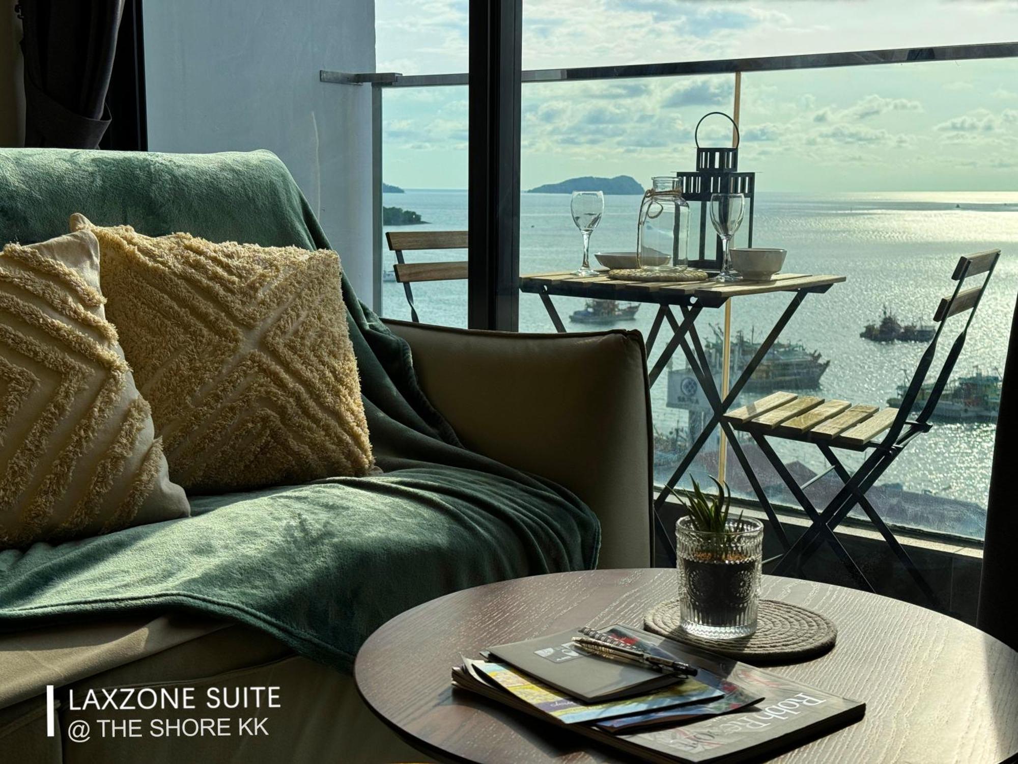 The Shore Cbd Kota Kinabalu By Laxzone Suite Exterior photo