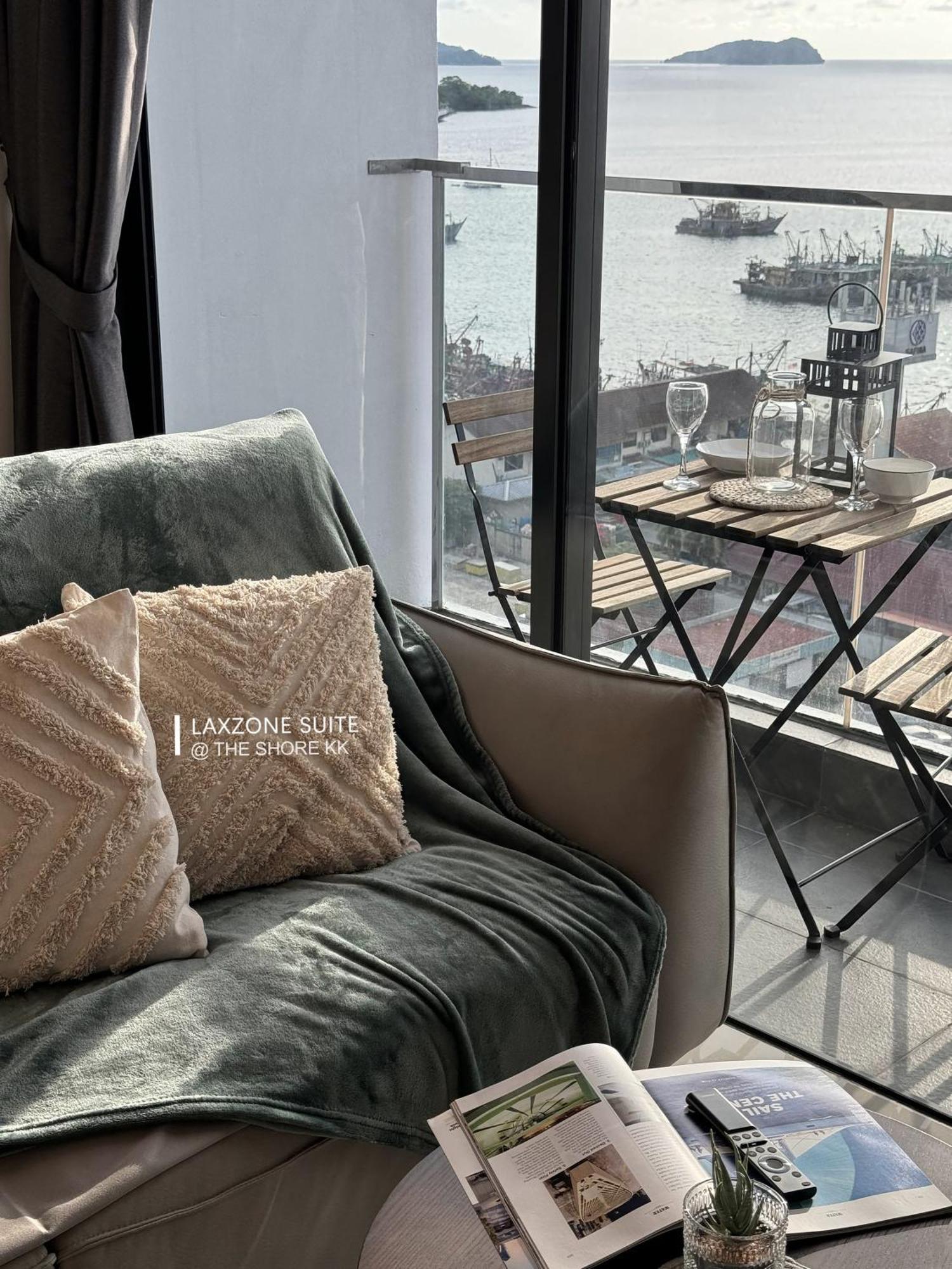 The Shore Cbd Kota Kinabalu By Laxzone Suite Exterior photo