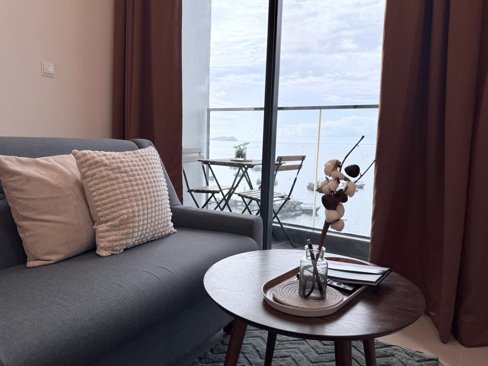 The Shore Cbd Kota Kinabalu By Laxzone Suite Exterior photo